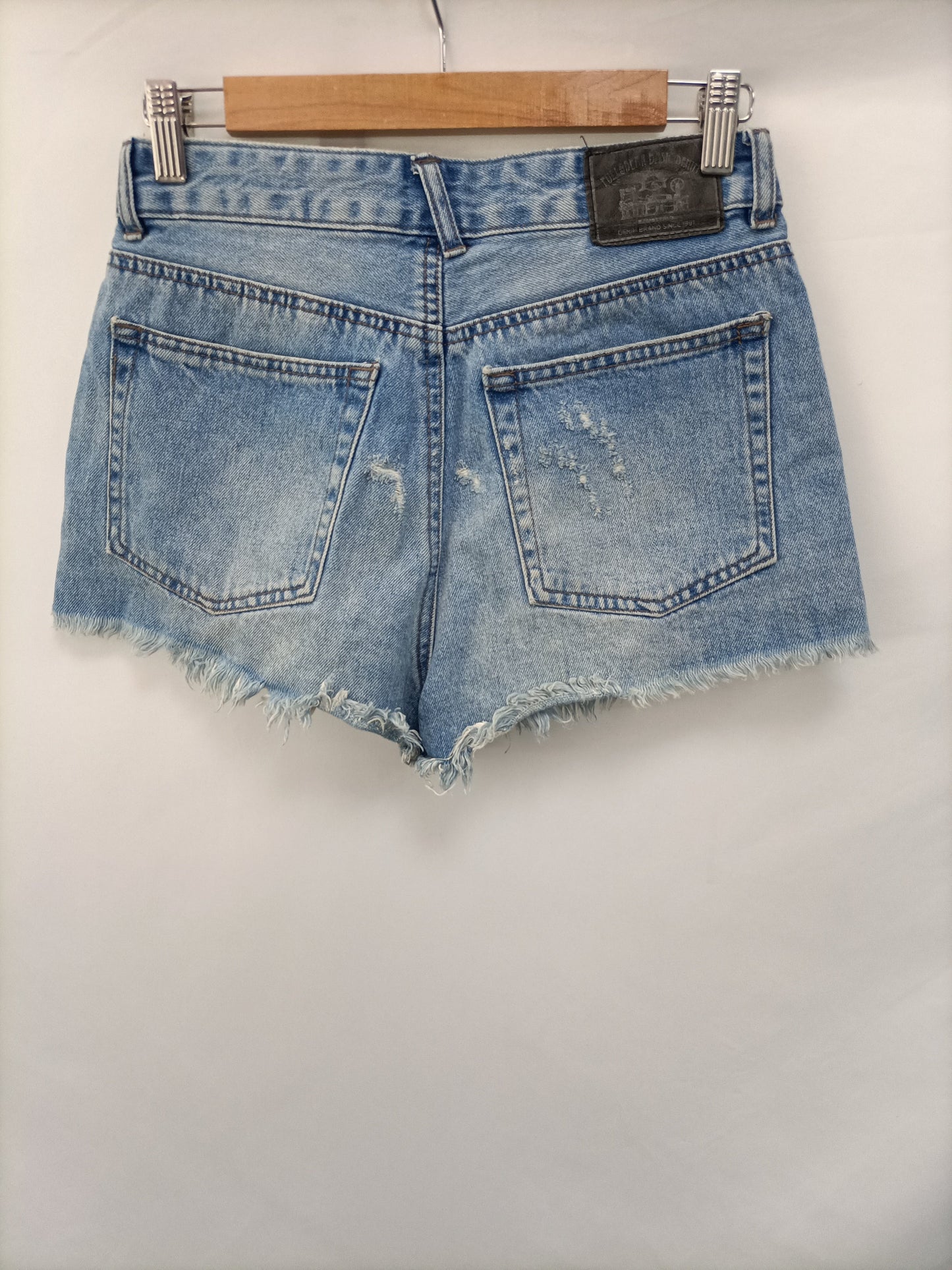 PULL&BEAR. Shorts denim rotos T.34