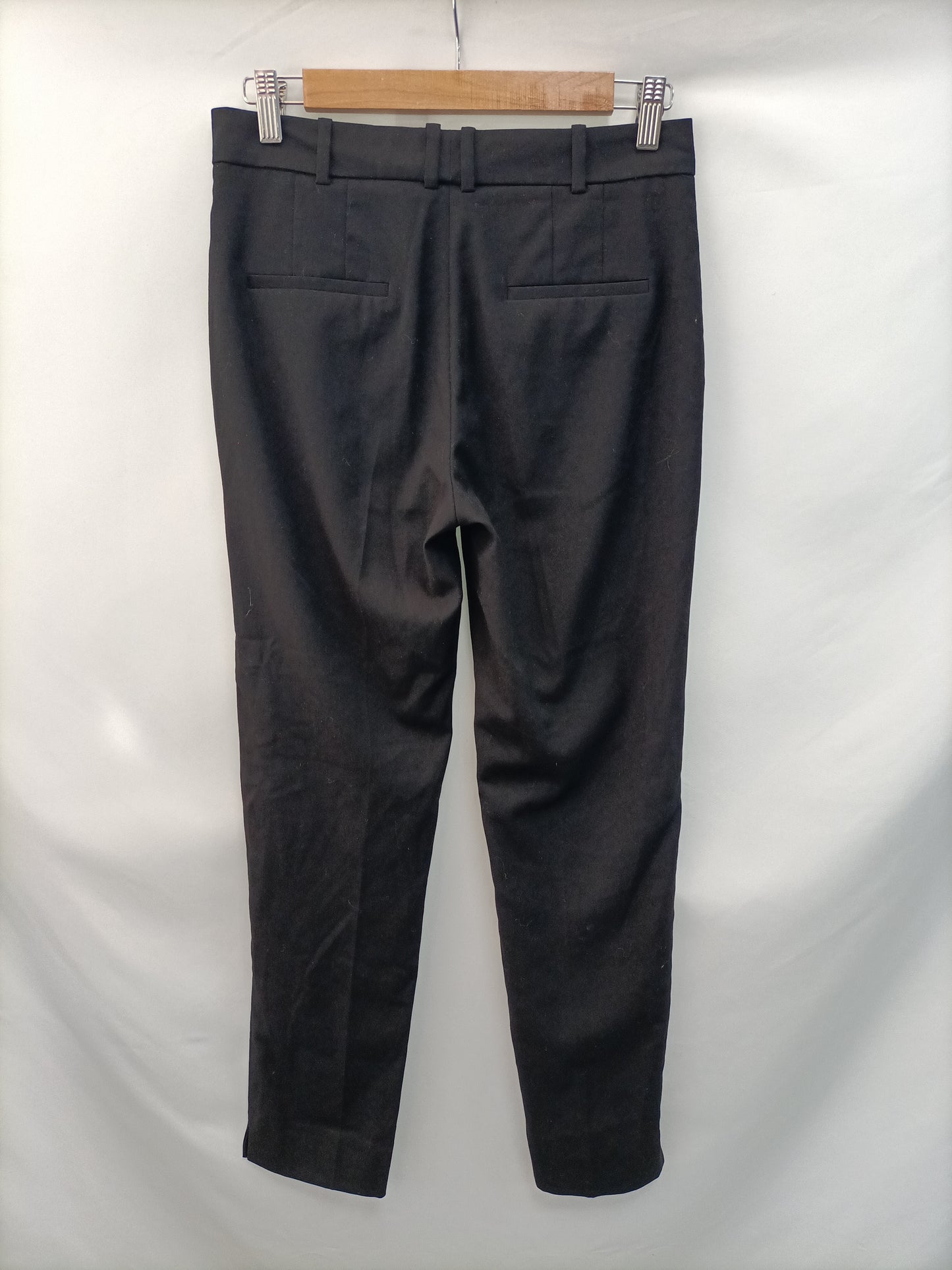 MANGO. Pantalón negro de vestir T.34