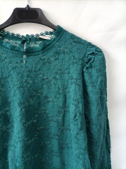 STRADIVARIUS. Green lace blouse Ts