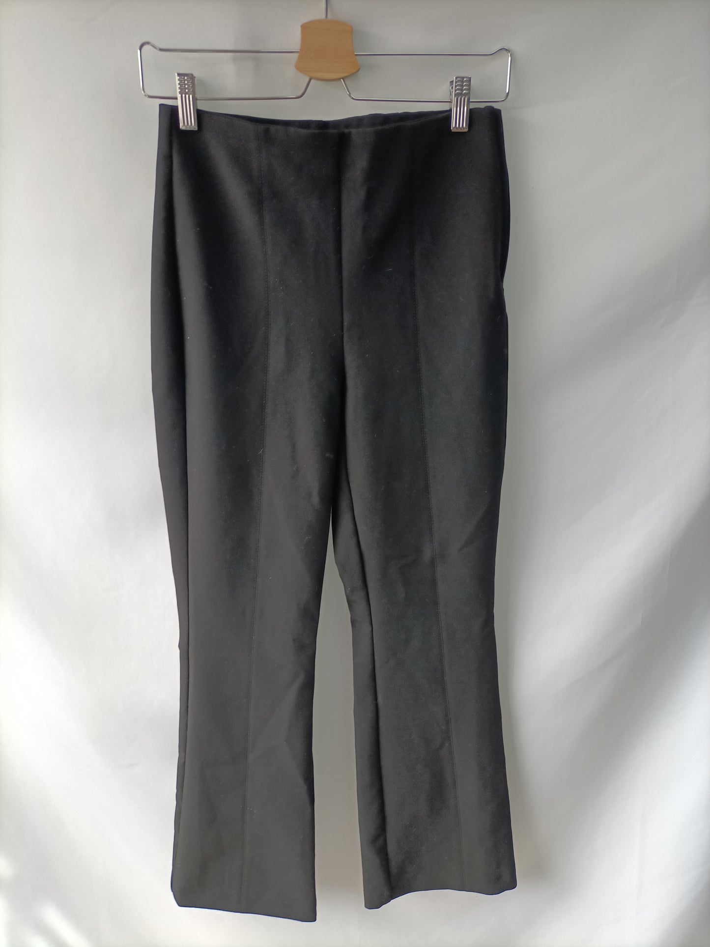 ZARA.Pantalón negro acampanado  T.s