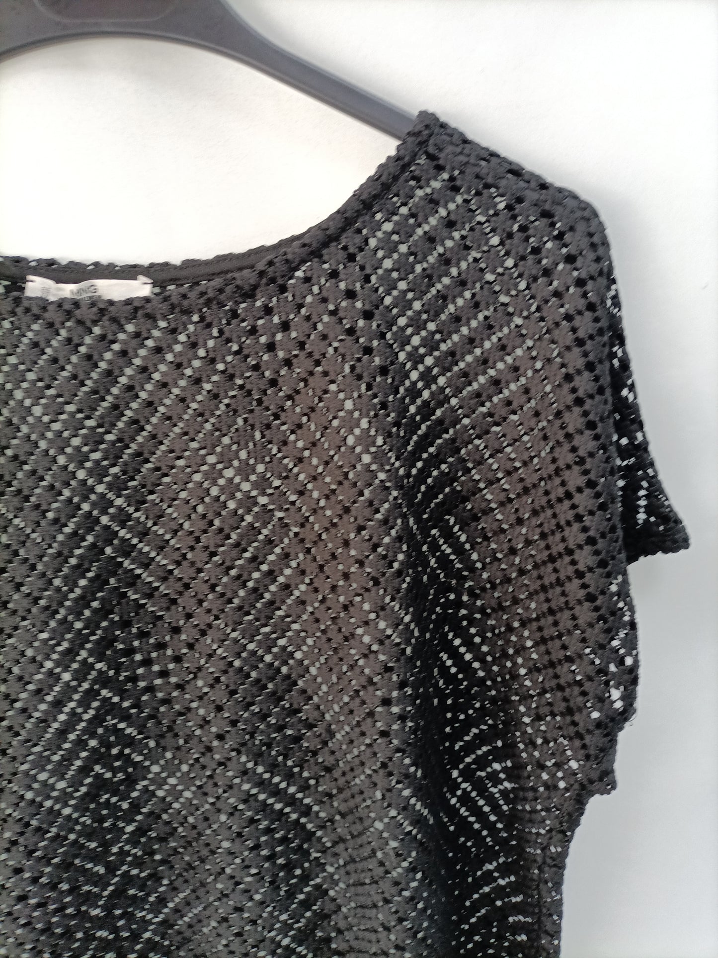 MANGO. Black knit top Ts