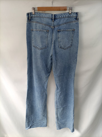 ZARA. Pantalón recto rotos T.42