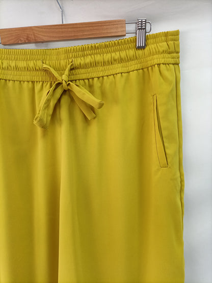 ZARA. Pantalón culotte mostaza T.xl