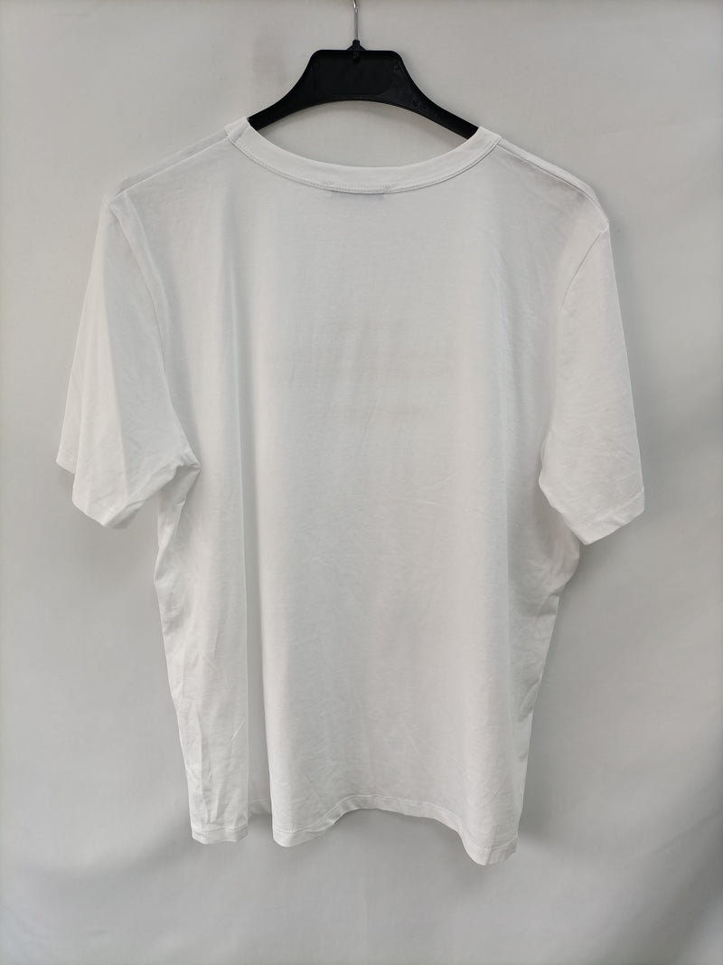 ZARA. Camiseta blanca letras T.m