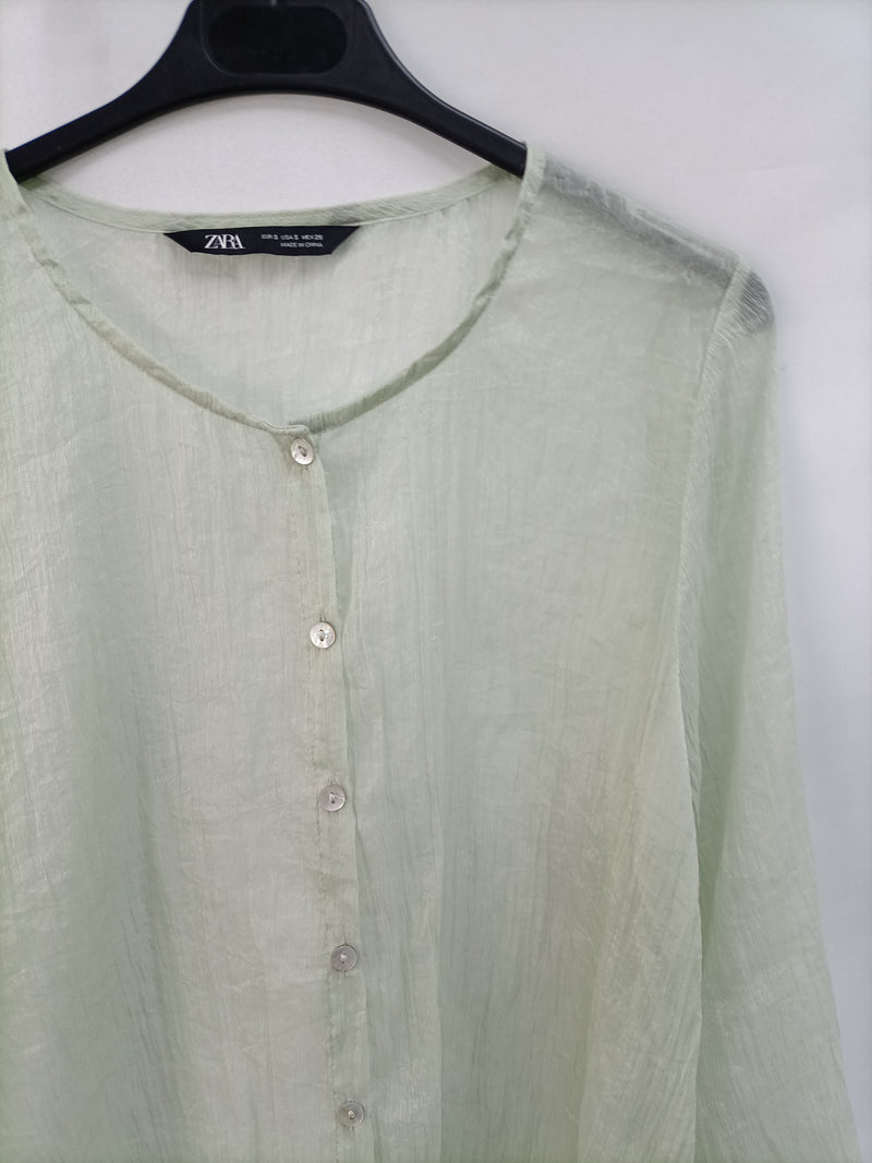 ZARA. Blusa verde semientransparente T.s