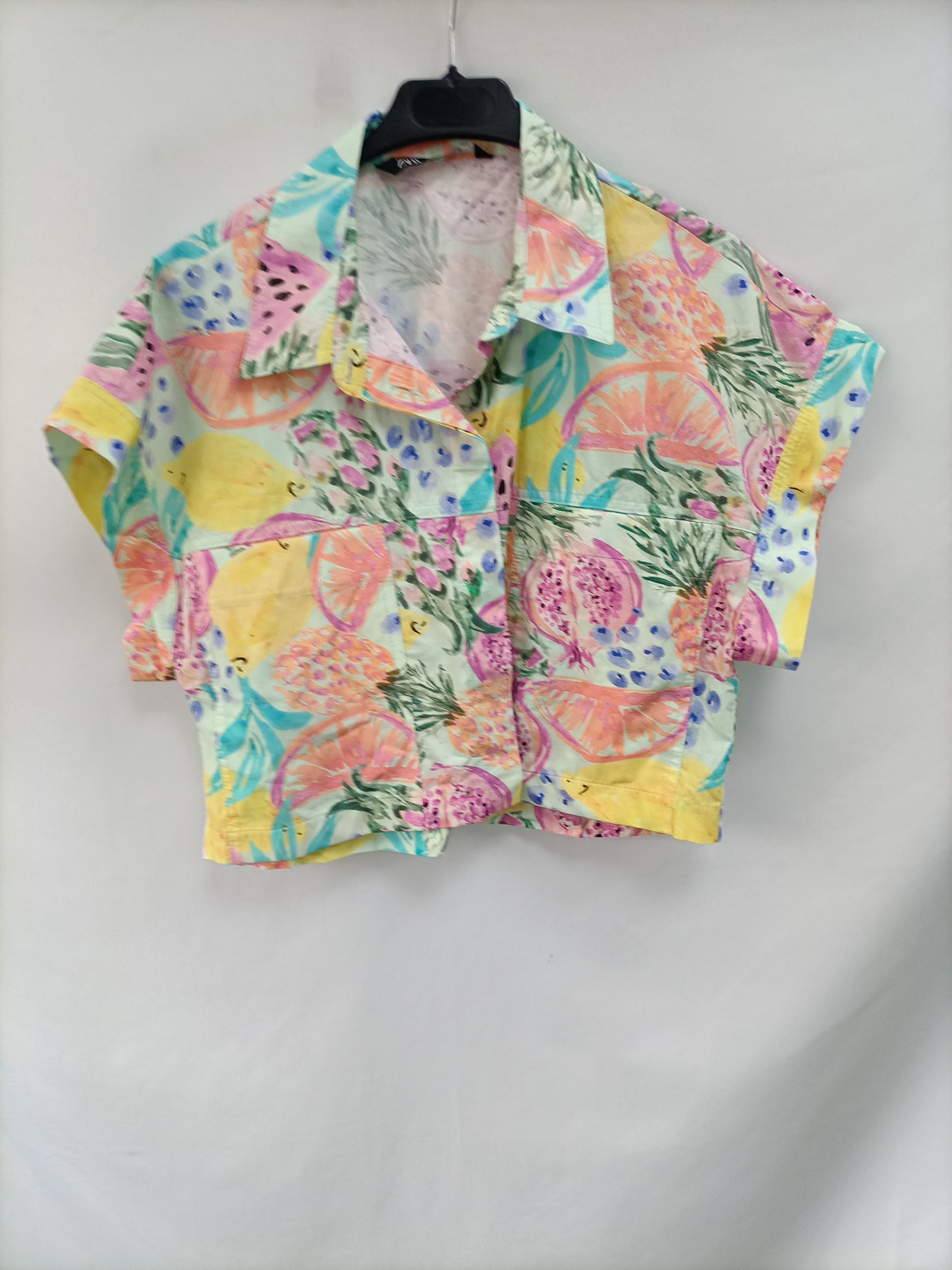 ZARA.  Camiseta frutas T.m