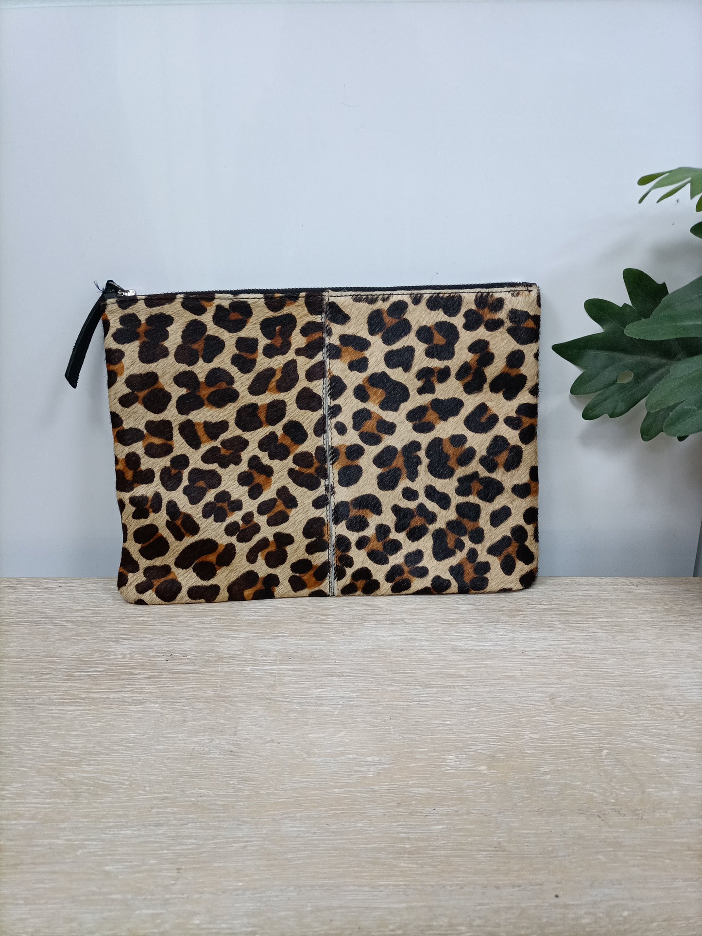 PULL&BEAR. Cartera piel animal print