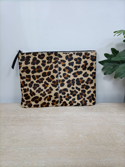 PULL&BEAR. Cartera piel animal print