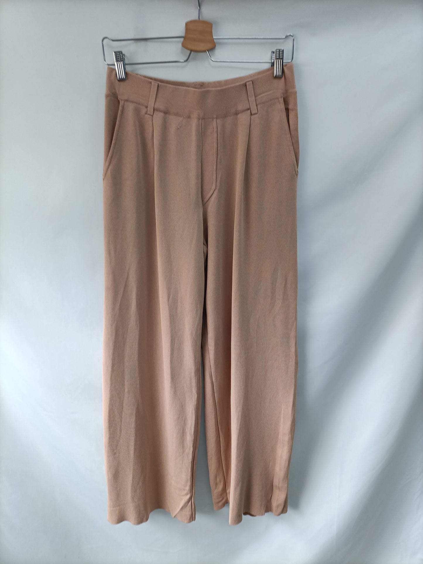 ZARA. Pantalón camel punto T.l