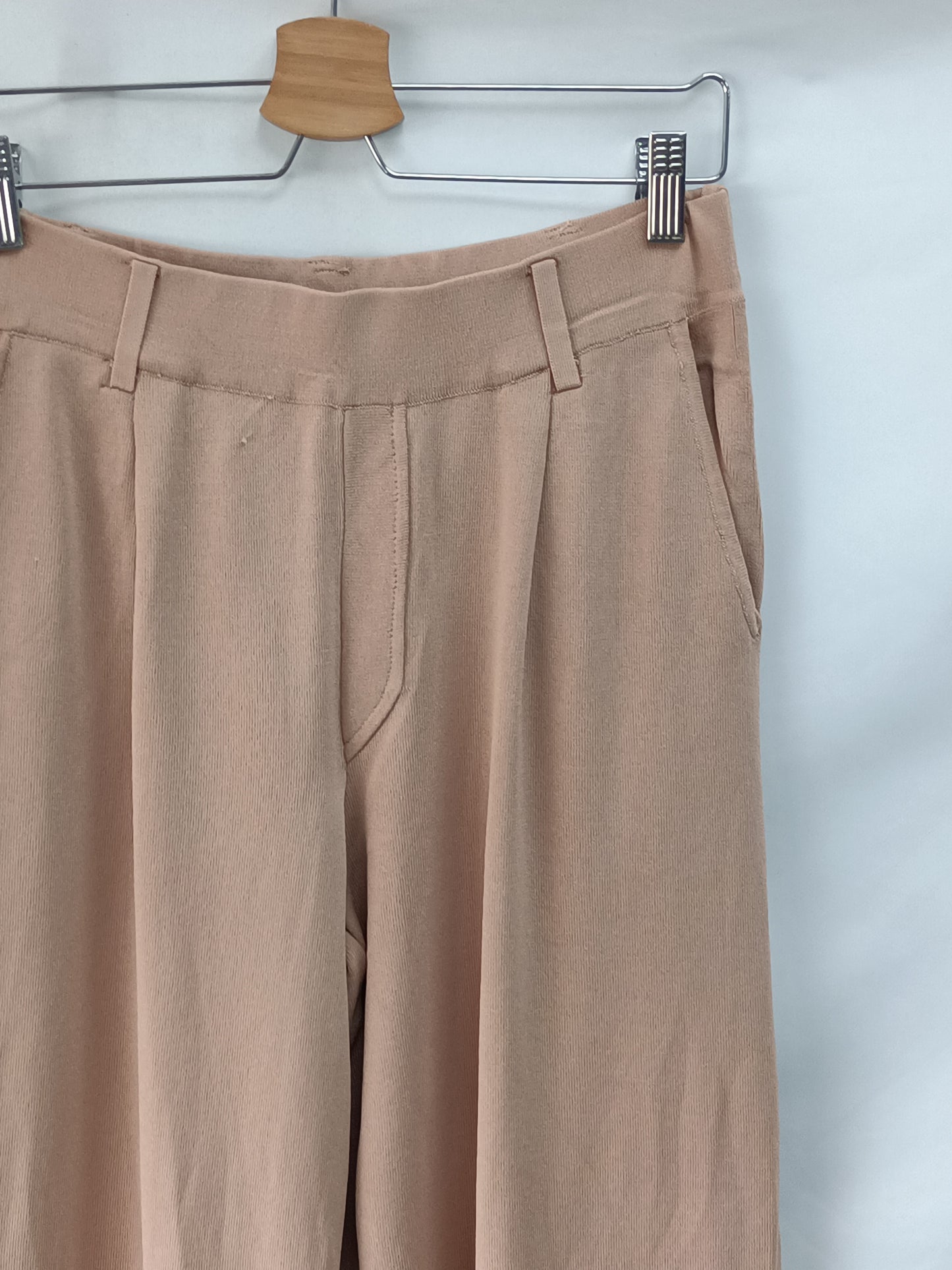 ZARA. Pantalón camel punto T.l
