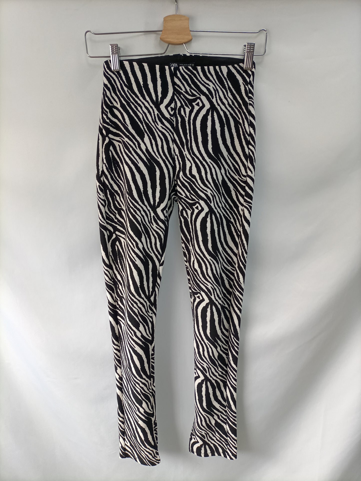 ZARA. Leggins cebra T.s