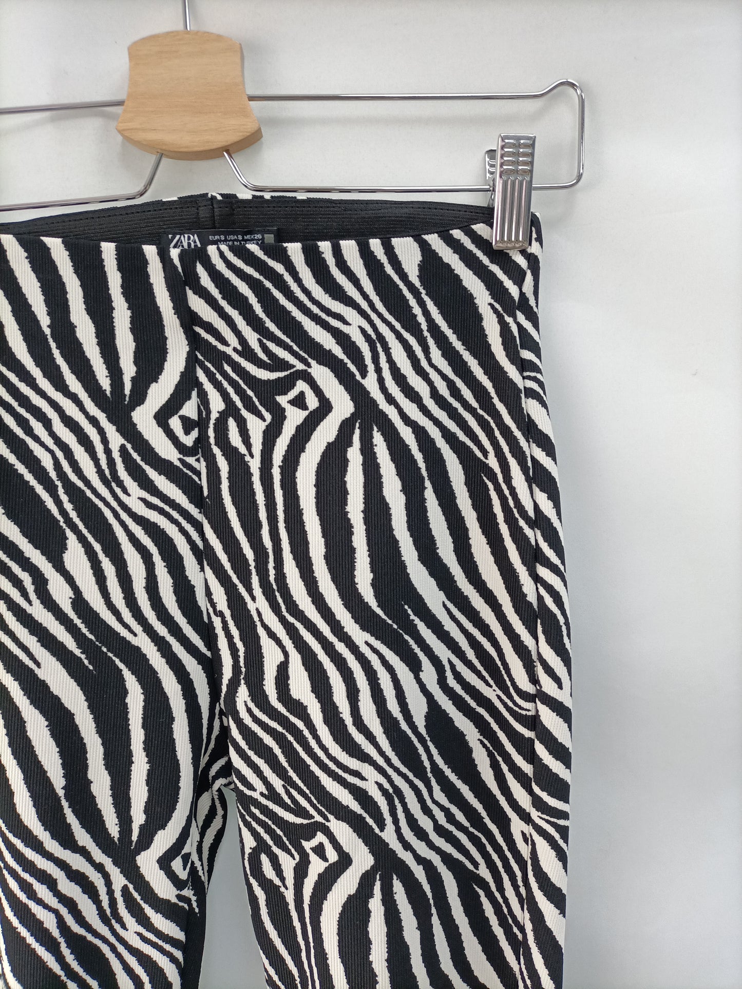 ZARA. Leggins cebra T.s