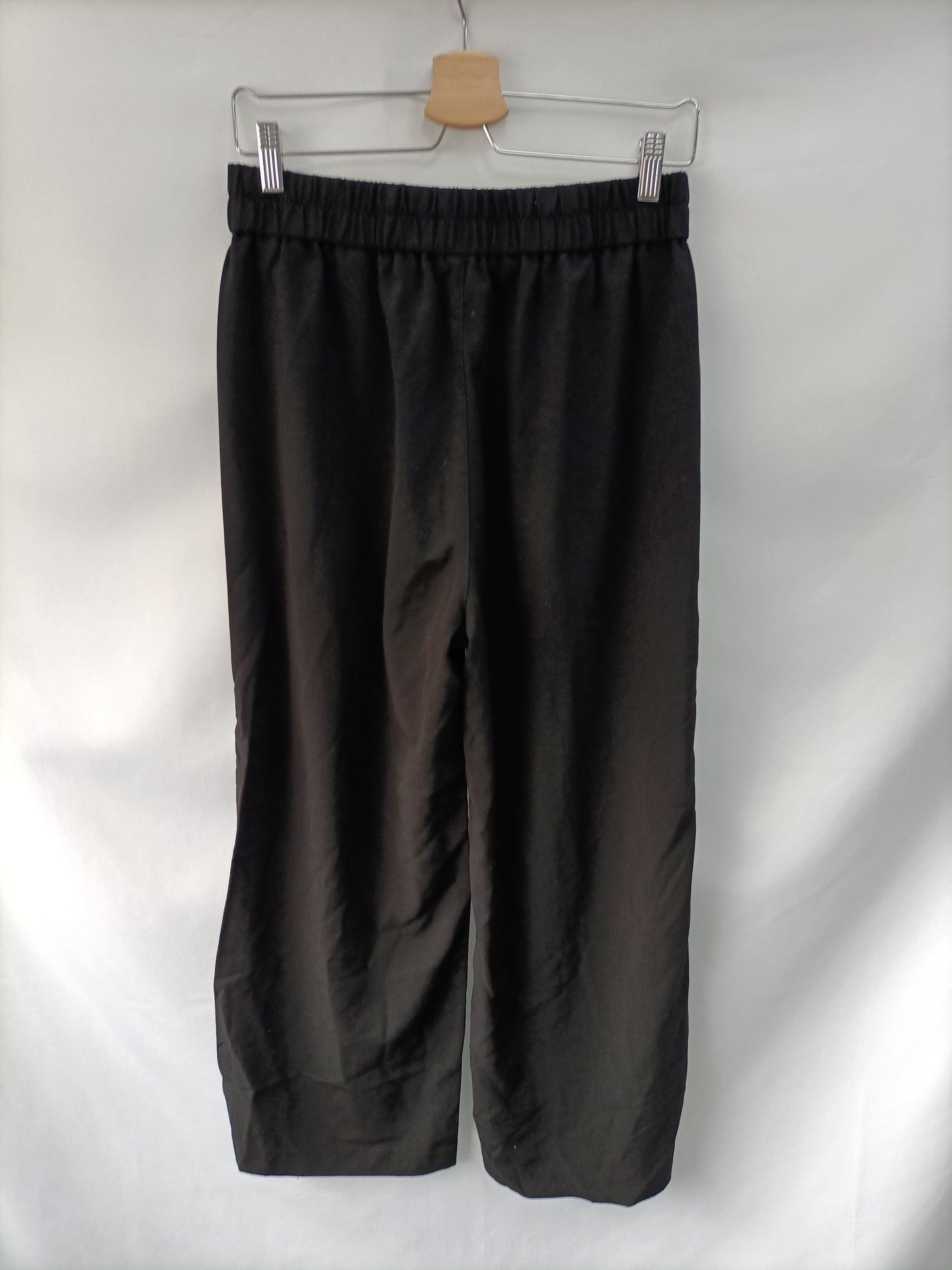 STRADIVARIUS. Pantalón culotte negro T.l
