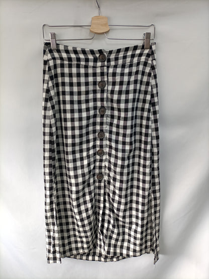 BERSHKA. Checkered midi skirt Tm