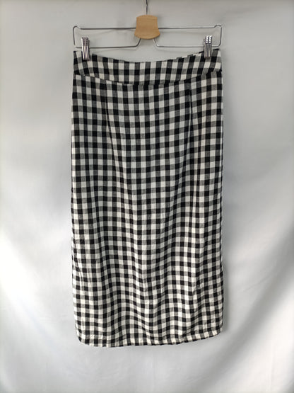 BERSHKA. Checkered midi skirt Tm