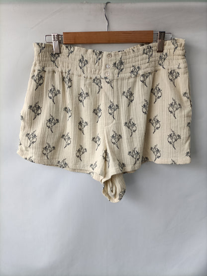 ZARA. Pantalón beige estampado T.l