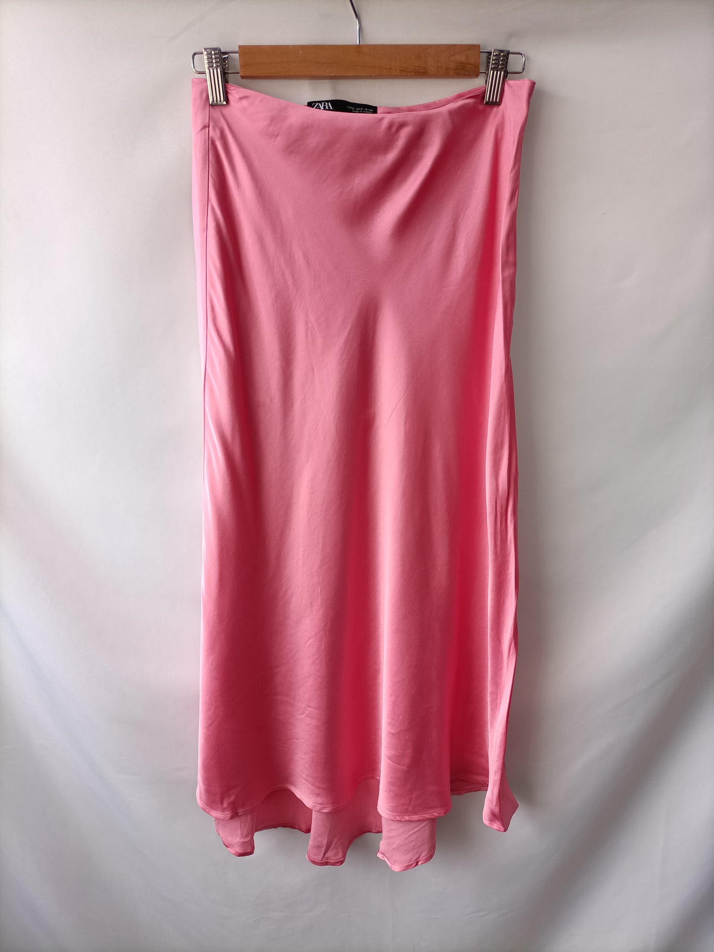 ZARA. Pink Ts midi skirt