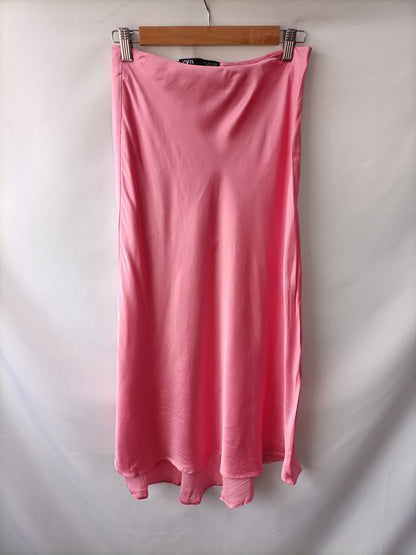 ZARA. Pink Ts midi skirt