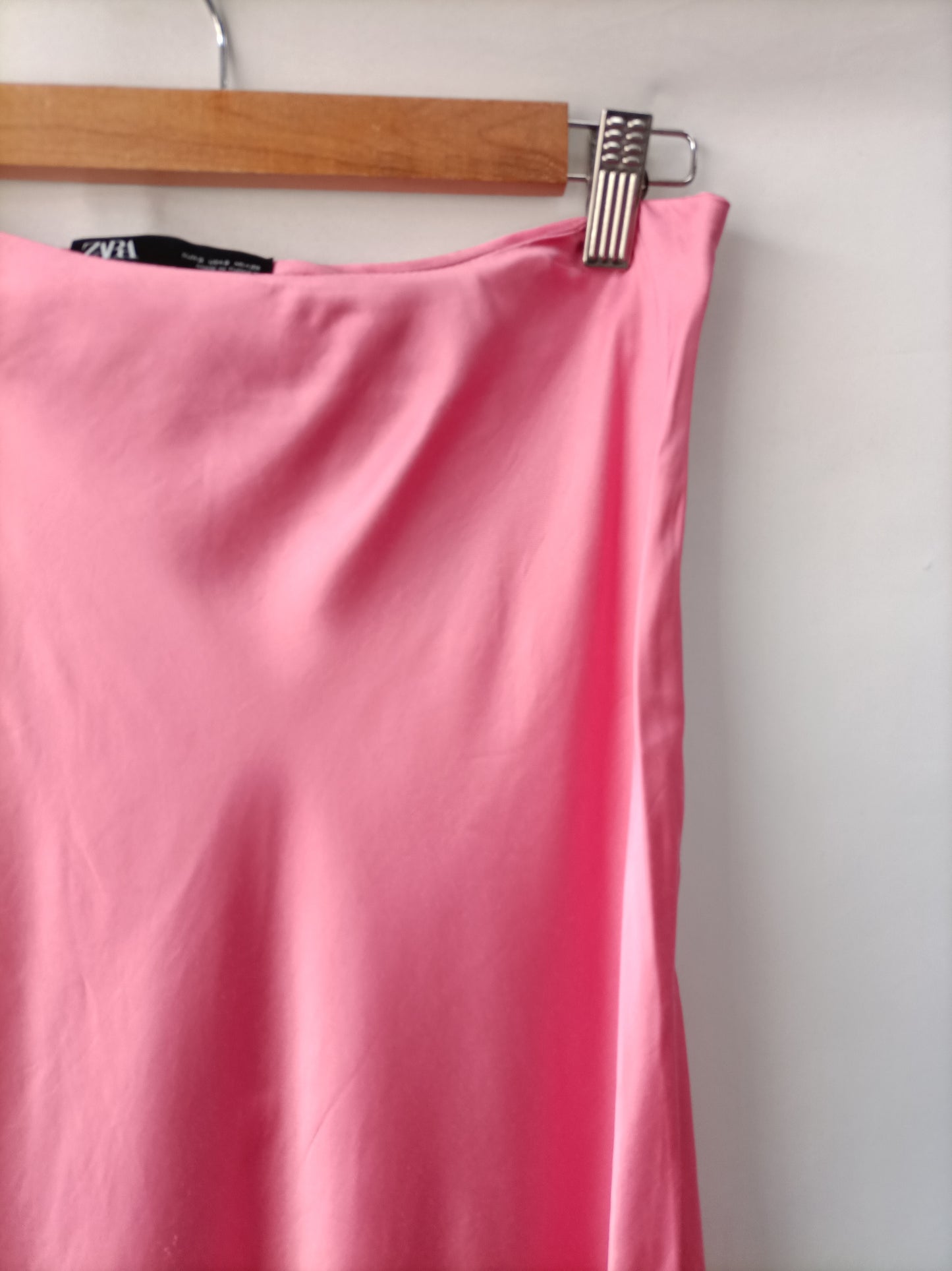 ZARA. Pink Ts midi skirt