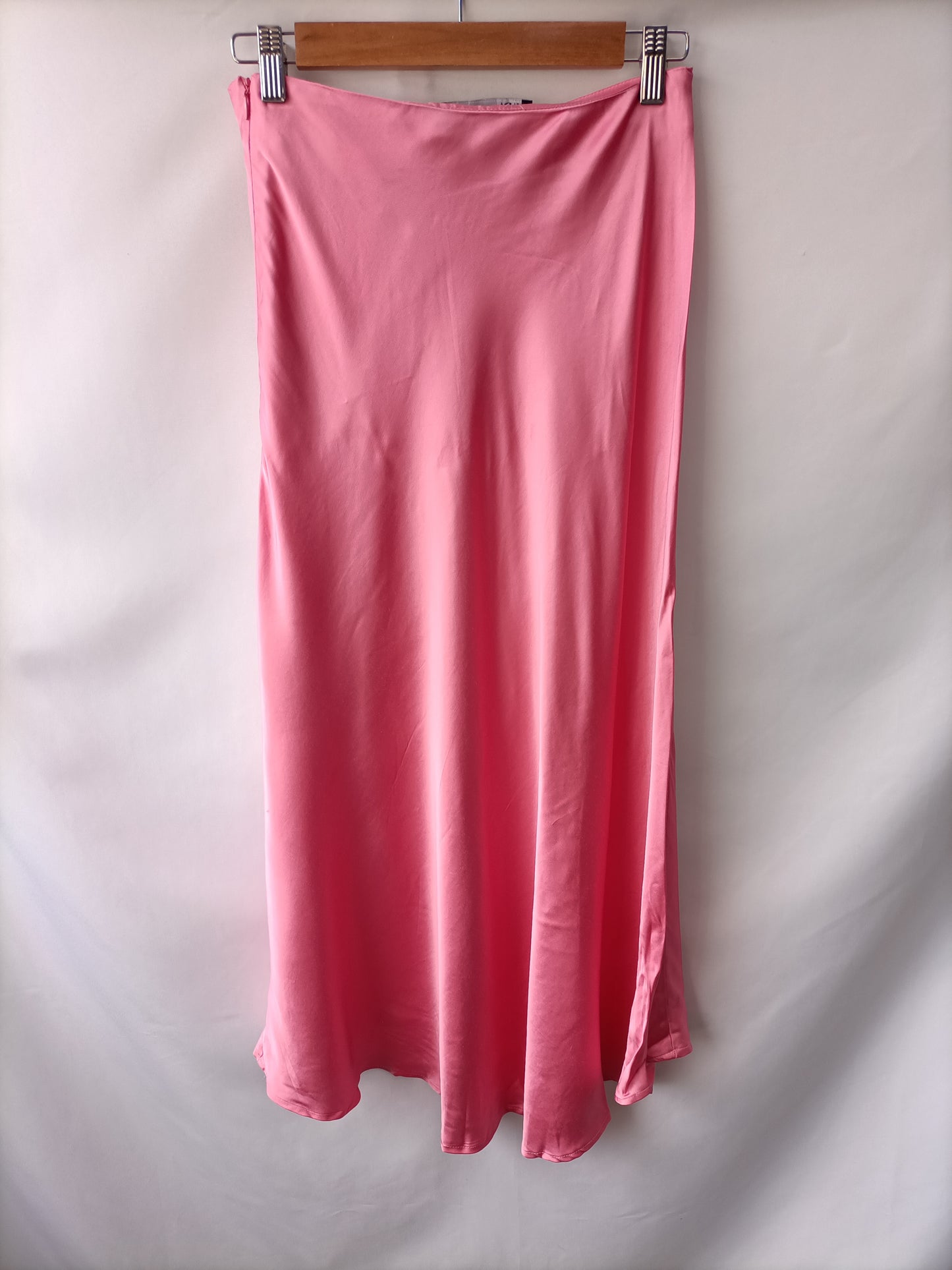 ZARA. Pink Ts midi skirt