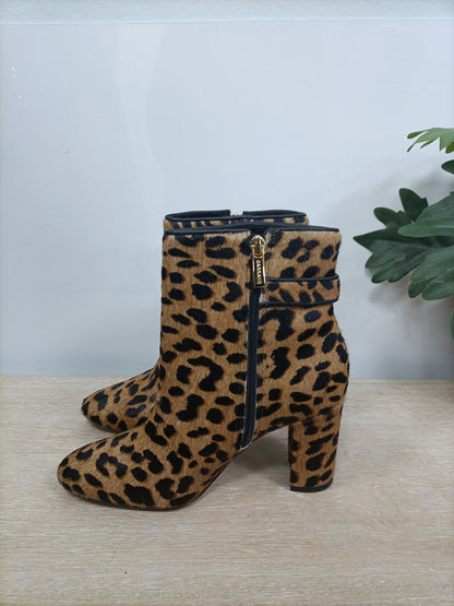 CARRANO.Botines animal print T.36