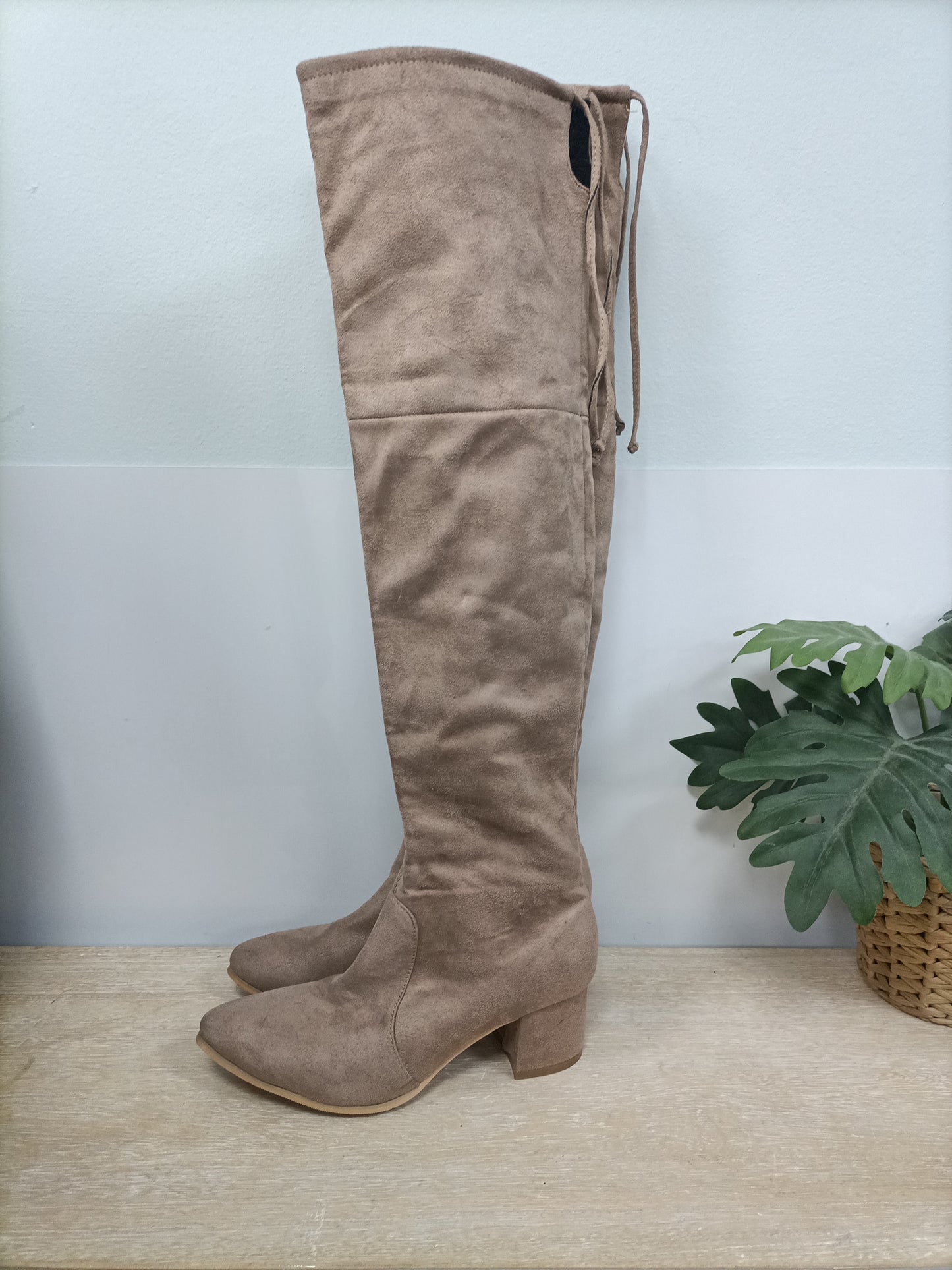 OTRAS.Botas altas antelina beige T.39