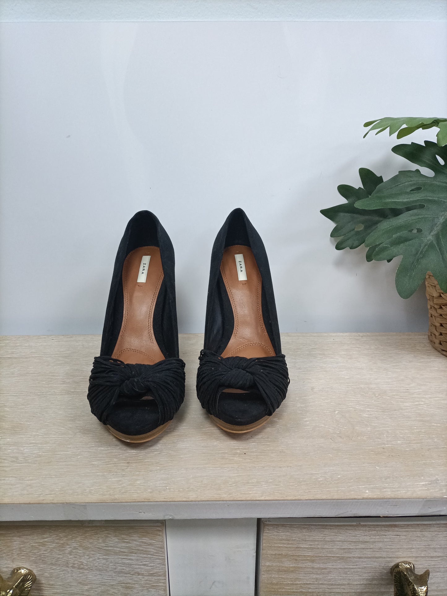 ZARA. Black heels with knots size 38
