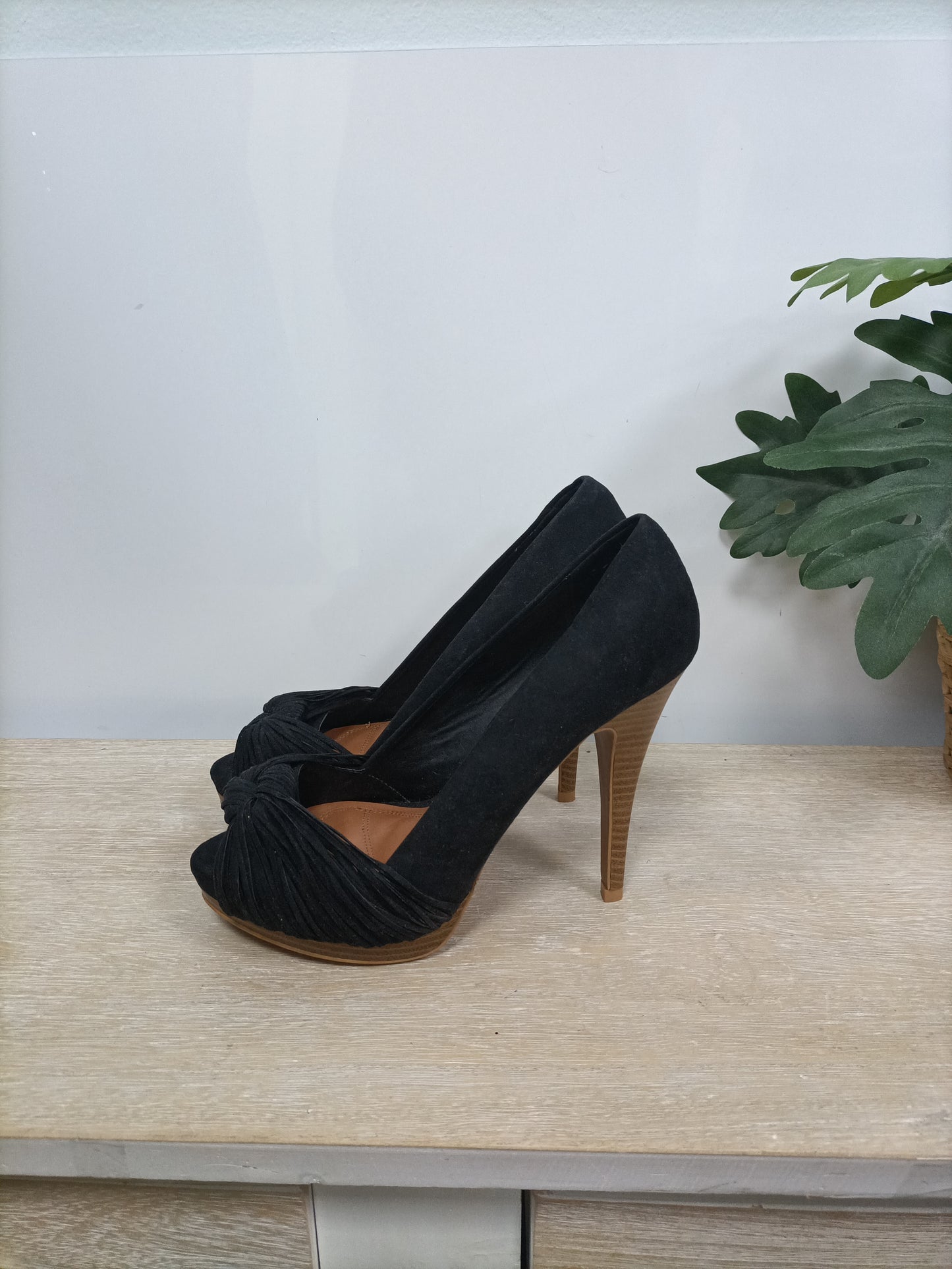 ZARA. Black heels with knots size 38
