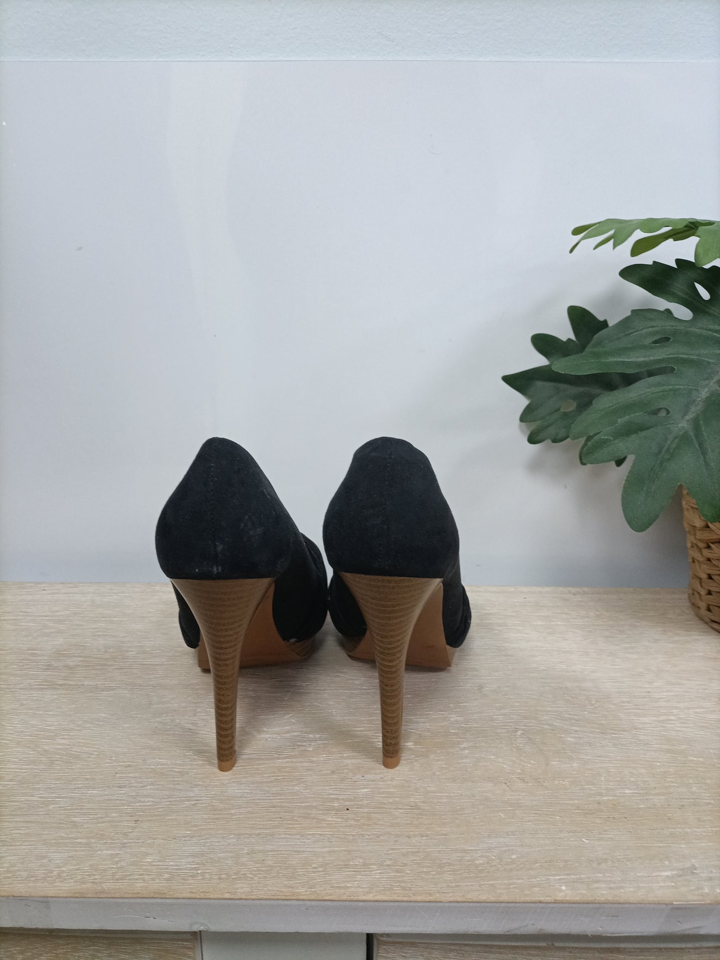ZARA. Black heels with knots size 38