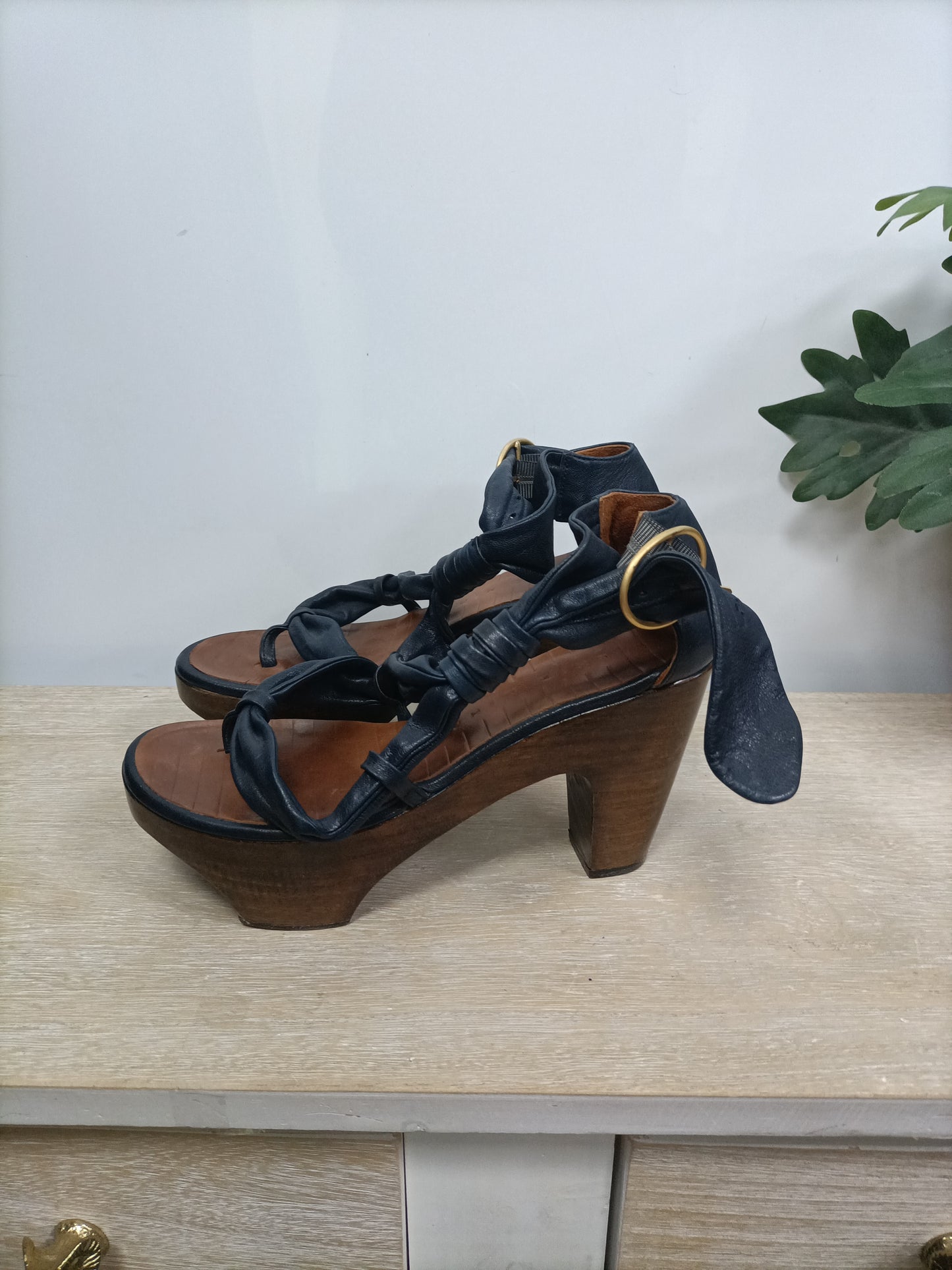CHIE MIHARA. Blue wooden sandal, size 37