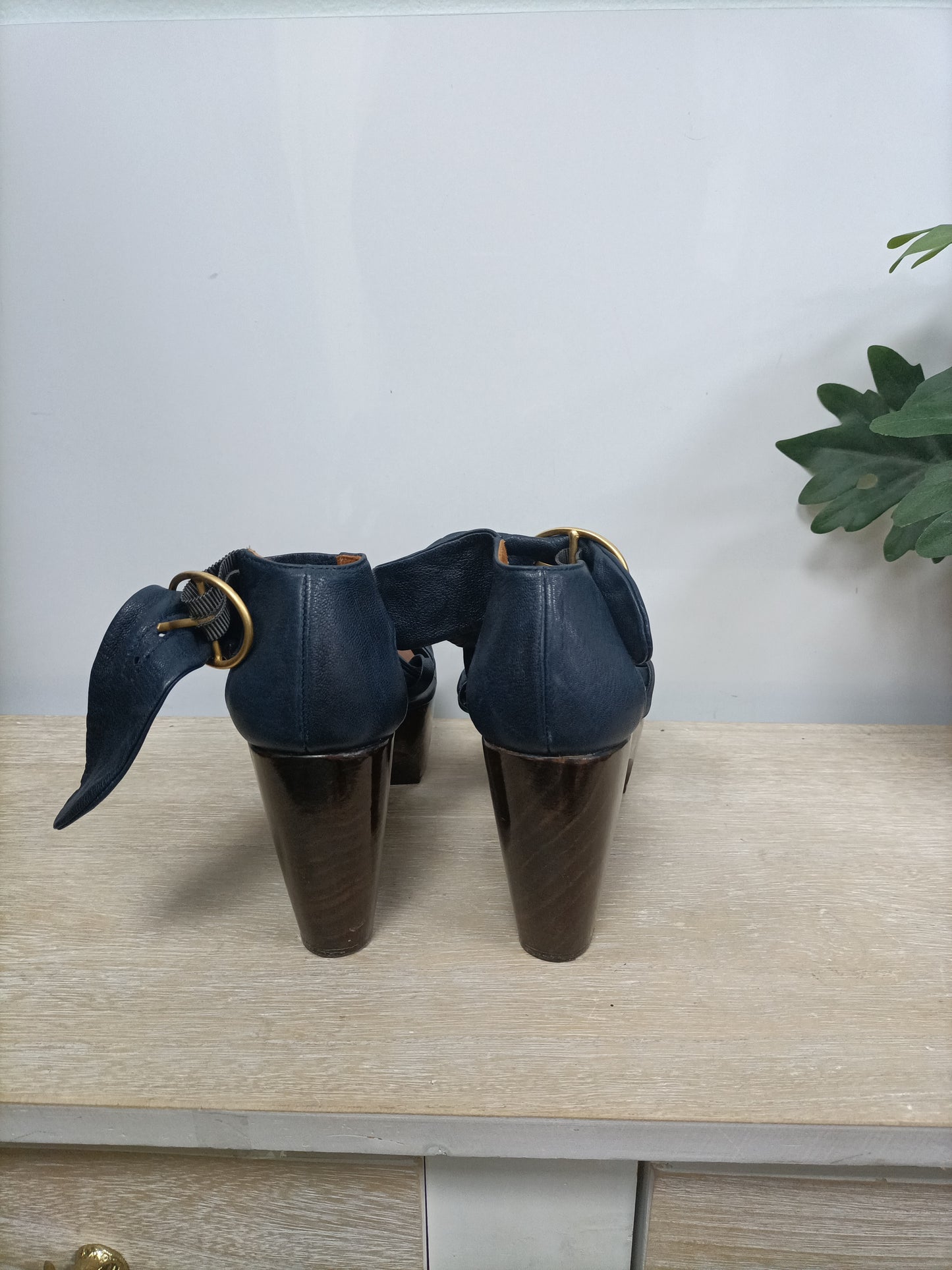 CHIE MIHARA. Blue wooden sandal, size 37