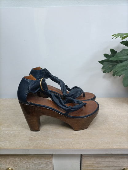 CHIE MIHARA. Blue wooden sandal, size 37