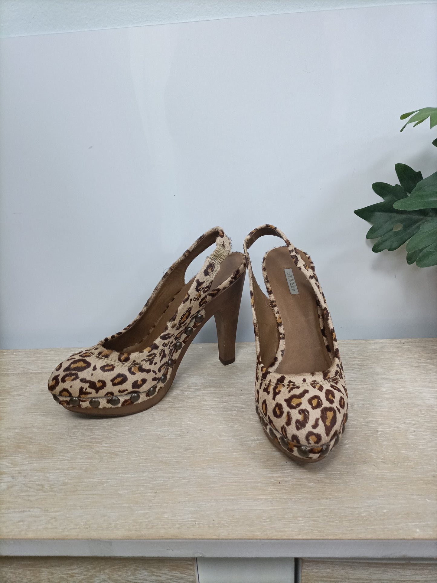 UTERQÜE. Animal print fur shoes, size 38