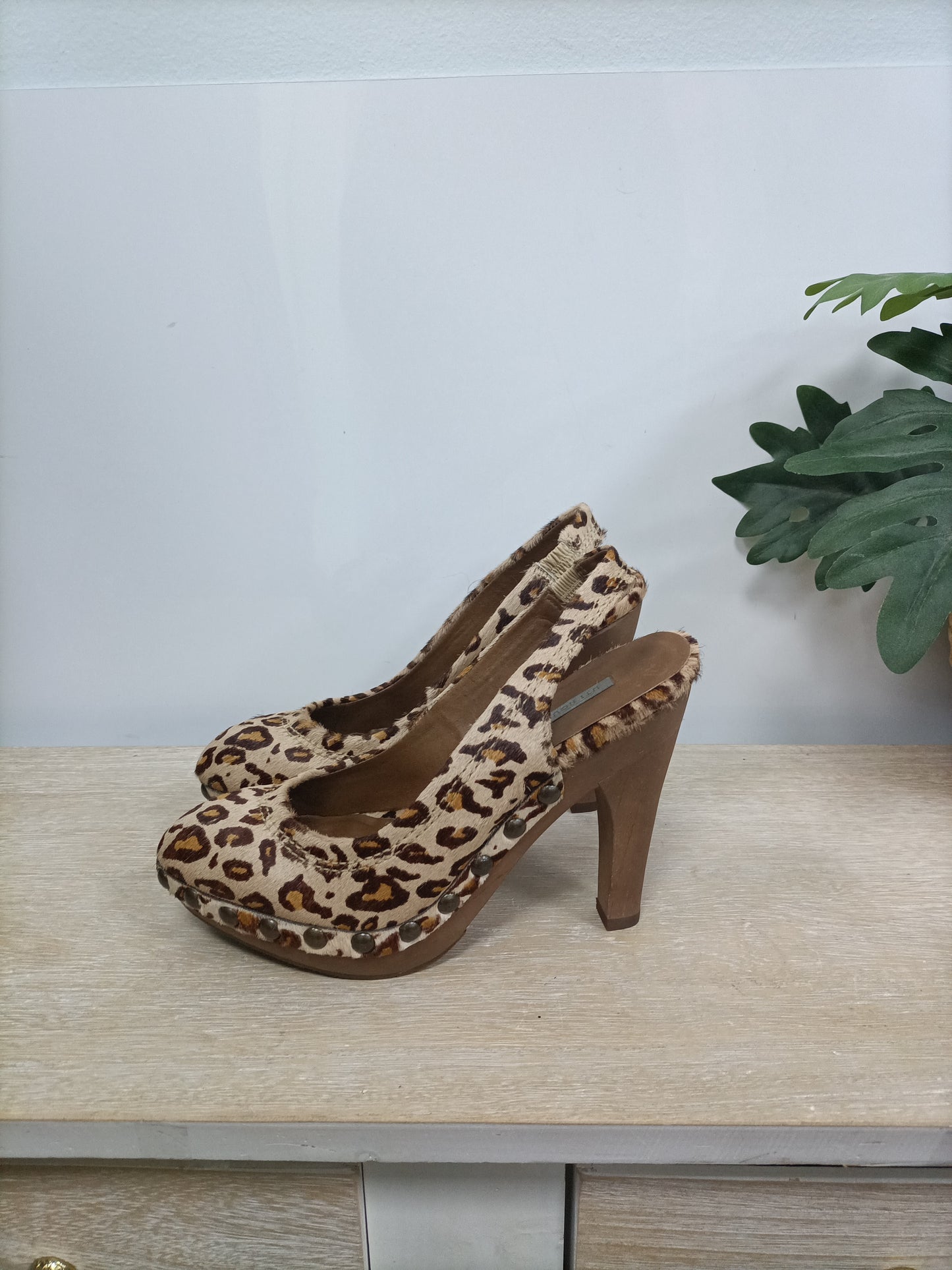 UTERQÜE. Animal print fur shoes, size 38