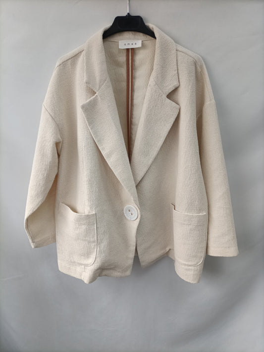 AMEÉ. Blazer beigr algodón T.32