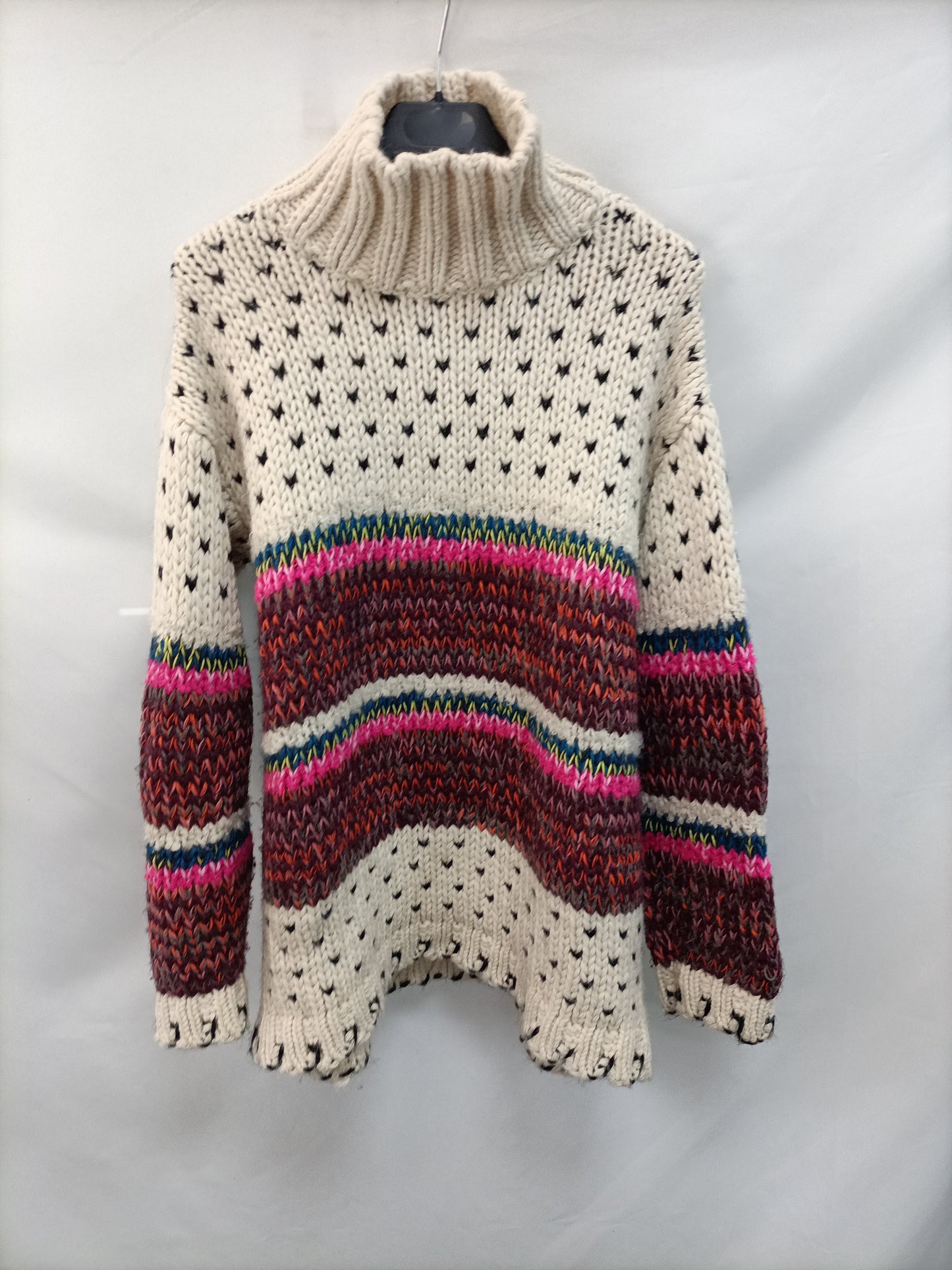 ZARA. Beige patterned sweater Tm