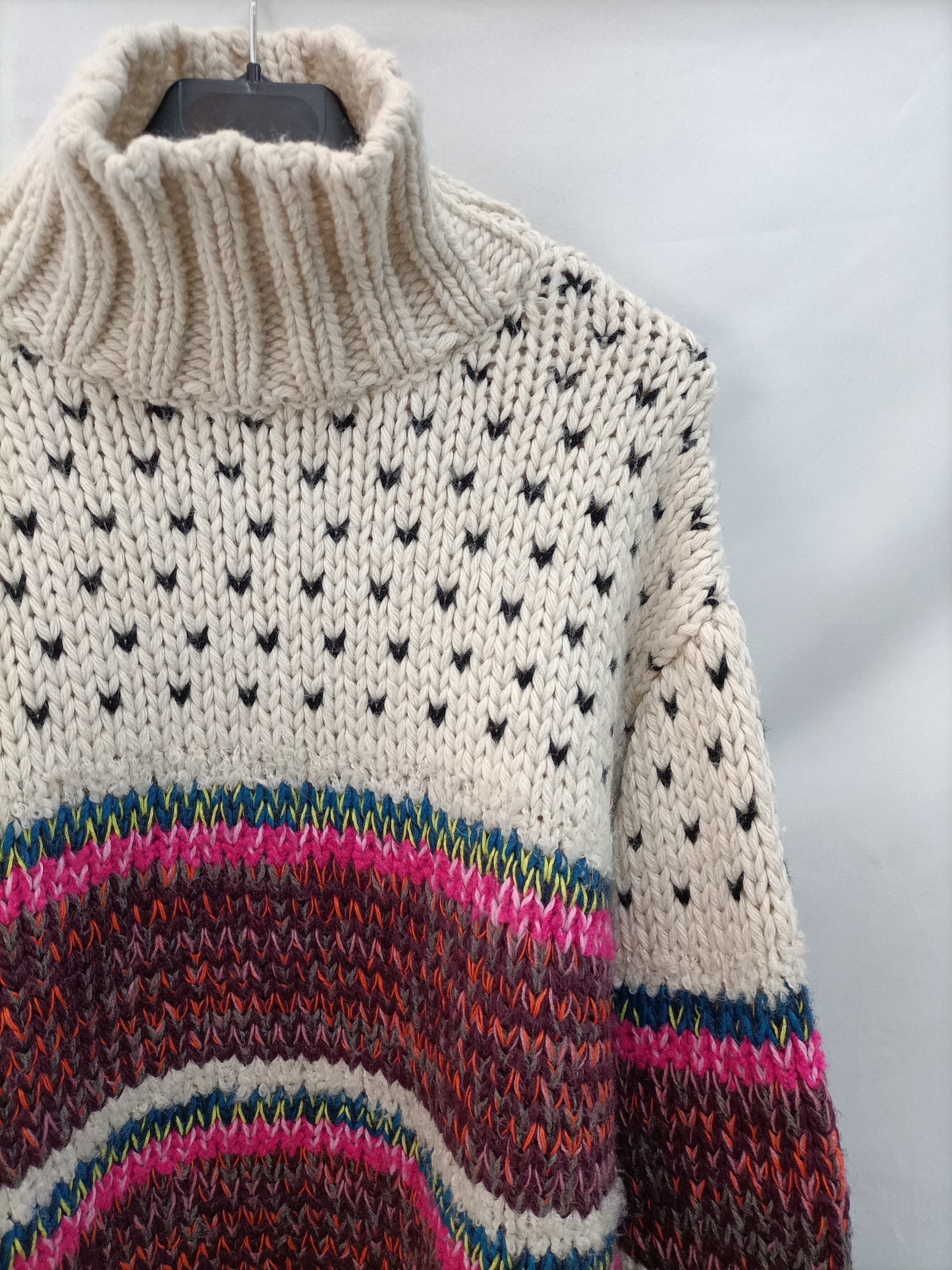 ZARA. Beige patterned sweater Tm