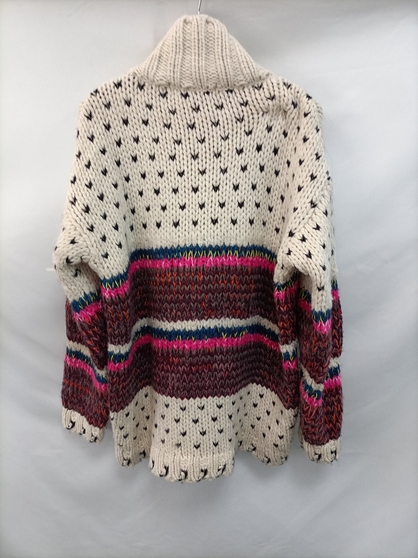 ZARA. Beige patterned sweater Tm