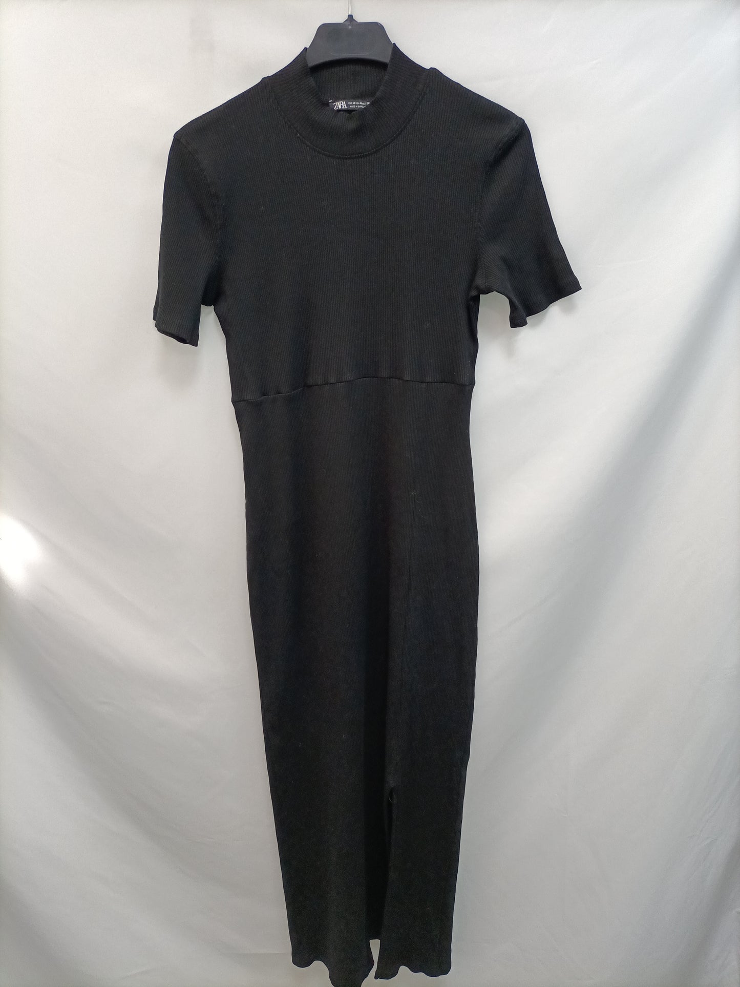 ZARA. Vestido midi negro T.m