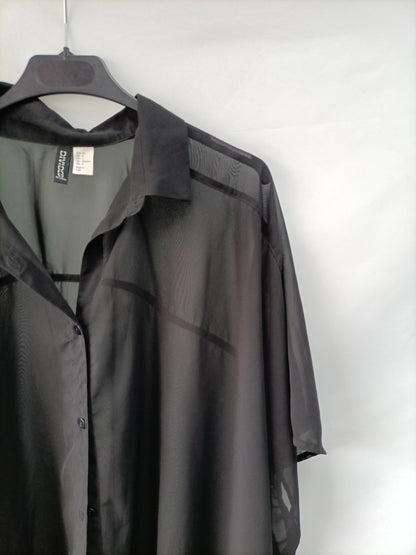 H&M. Blusa negra fluida T.36