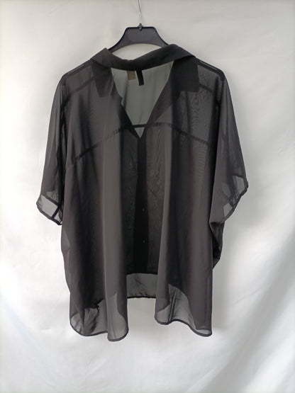 H&M. Blusa negra fluida T.36