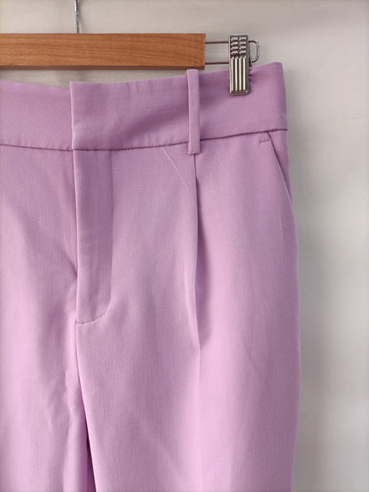 ZARA. Pantalón lila de vestir T.m
