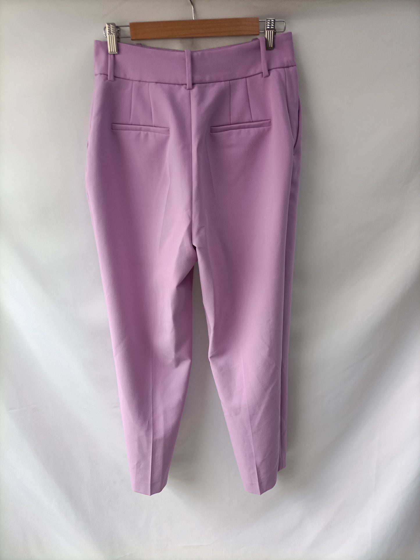 ZARA. Pantalón lila de vestir T.m