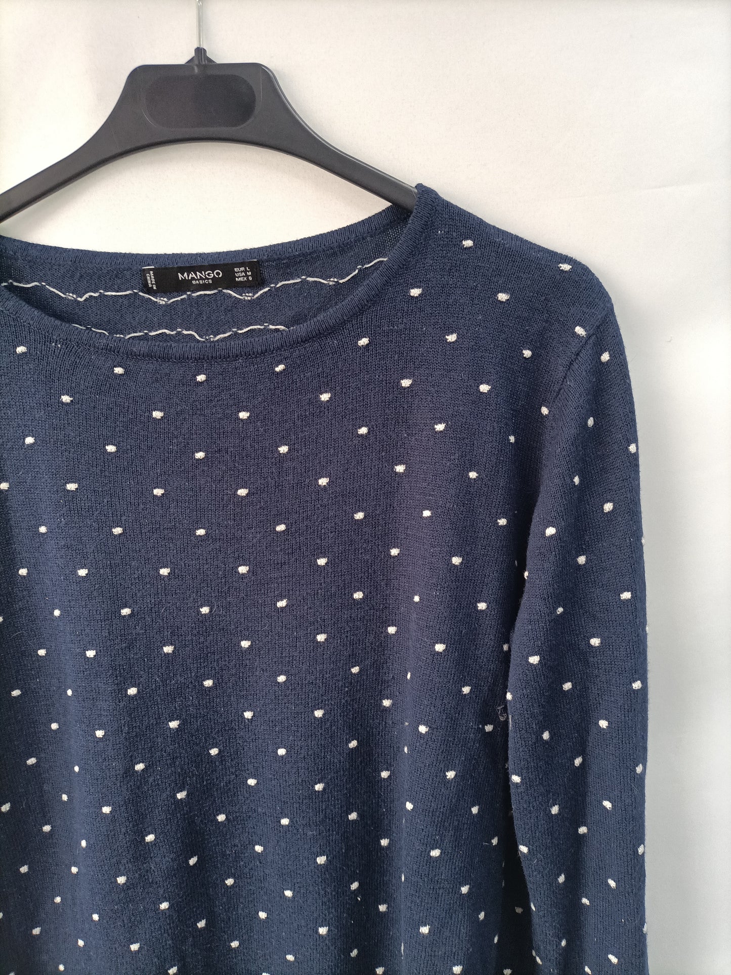 MANGO.Jersey lunares blancos T.L