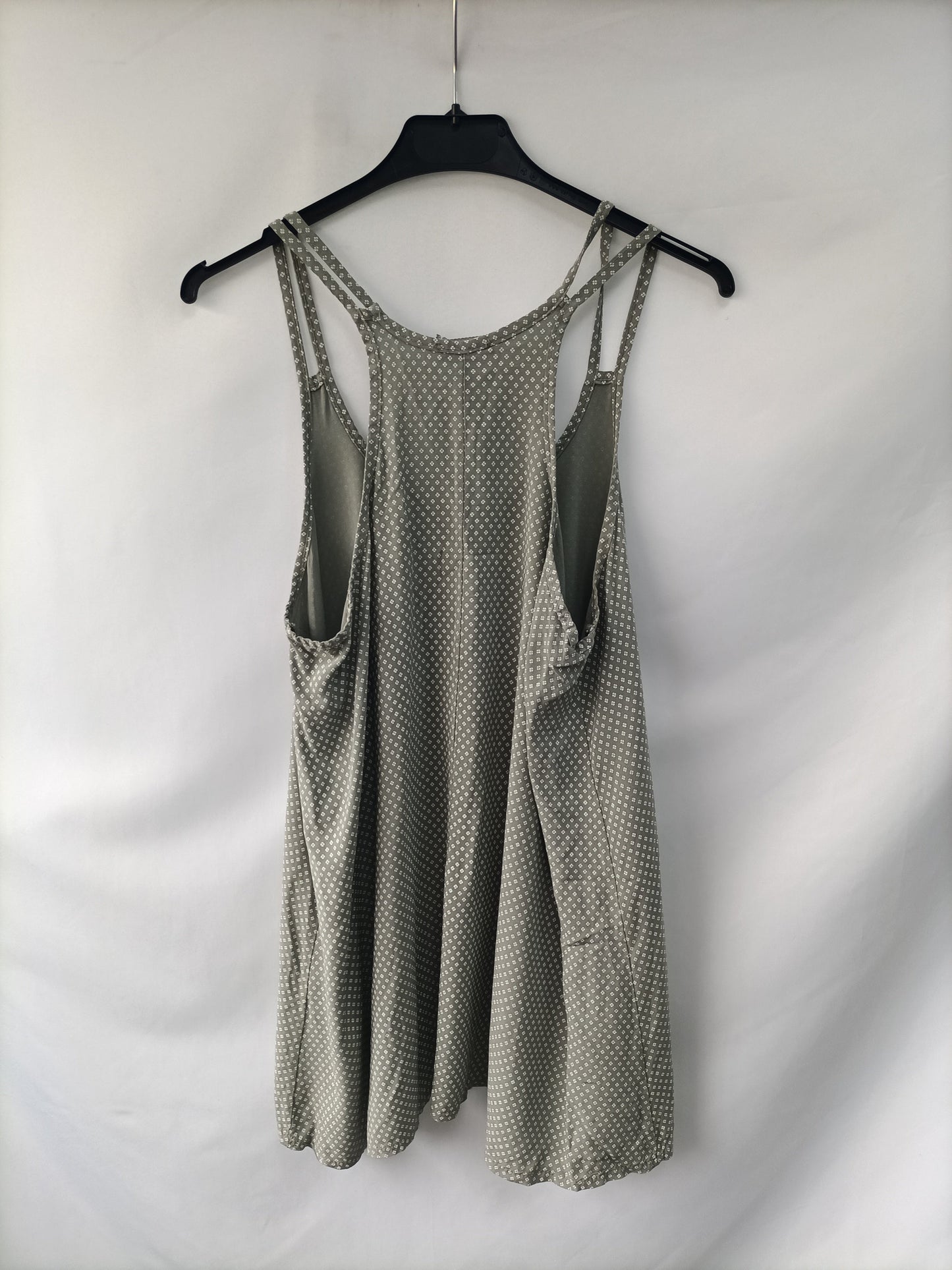 OTRAS. Top verde florecitas T.s/m