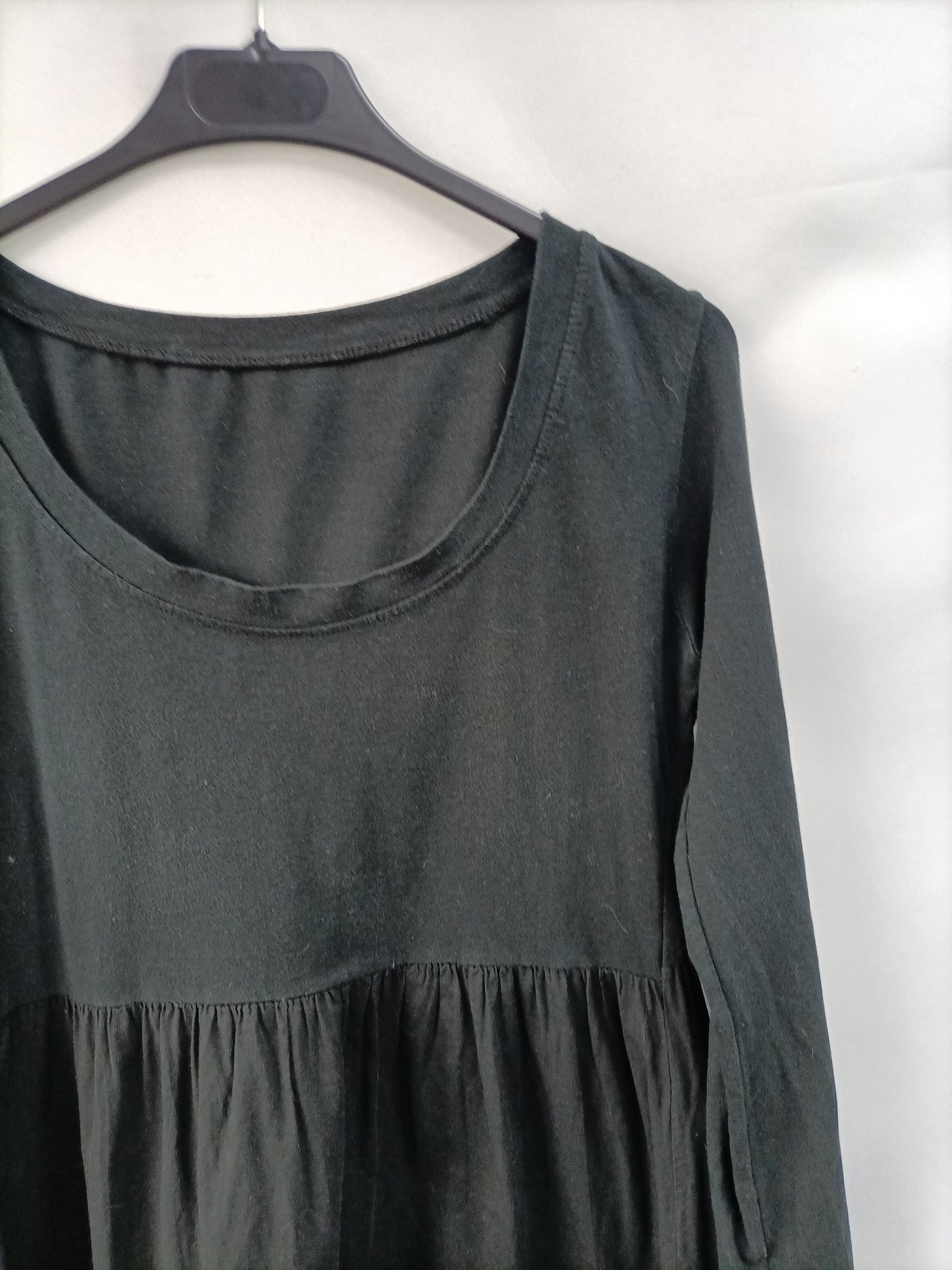 OTHER. Black long-sleeved ruffled dress Tm