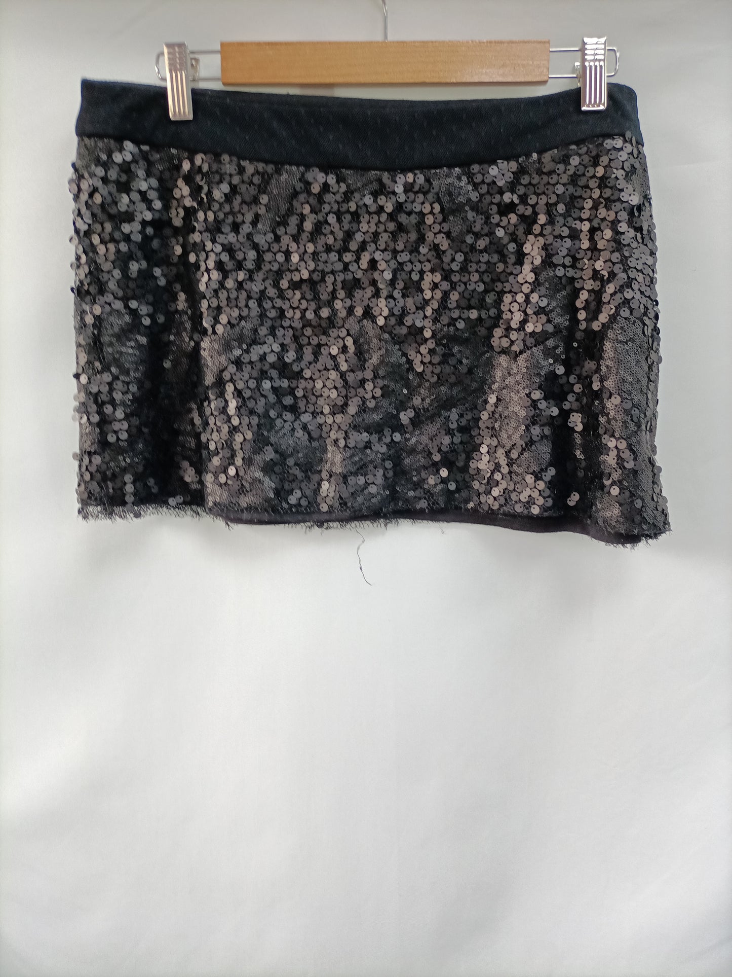 ZARA. mini falda negra lentejuelas T.L