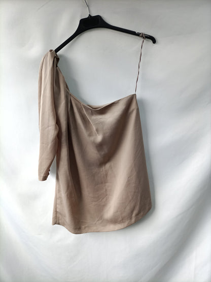 UTERQÜE. Top beige asimétrica T.m/l