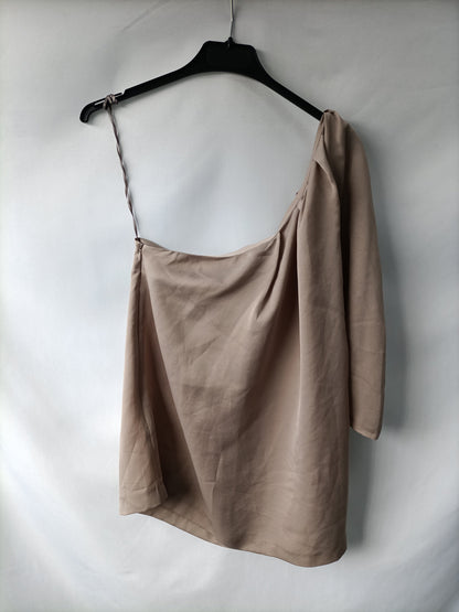 UTERQÜE. Top beige asimétrica T.m/l