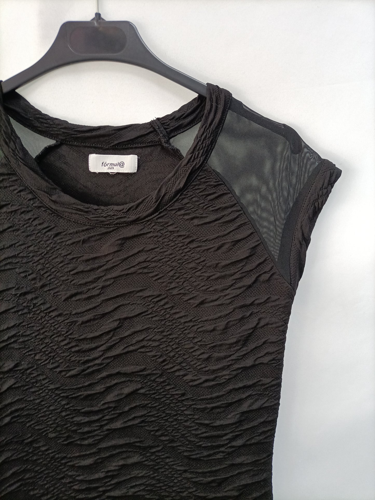 FÓRMULA JOVEN.Vestido textura encaje hombros T.s